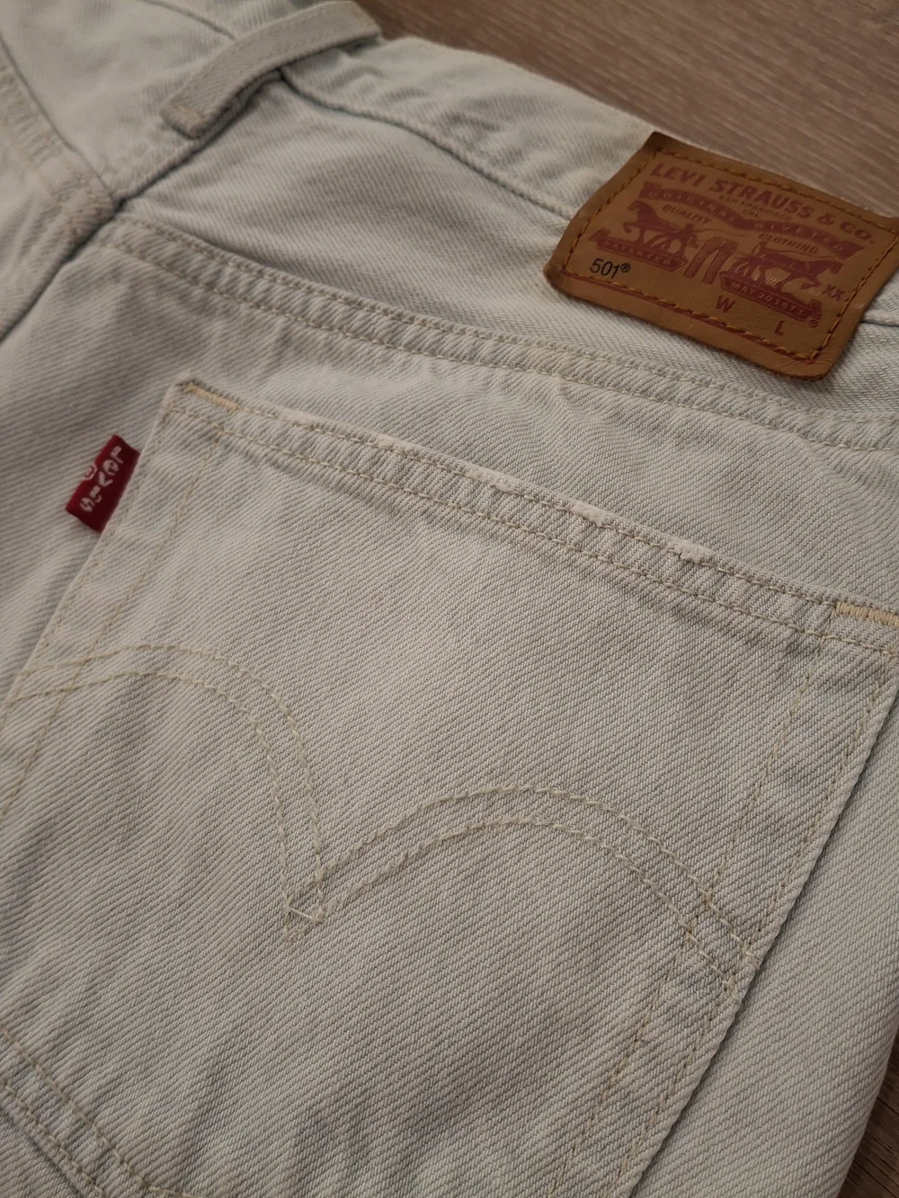 Levi’s 501 Original Women’s Denim Shorts Size 28 Bleach Wash Distressed